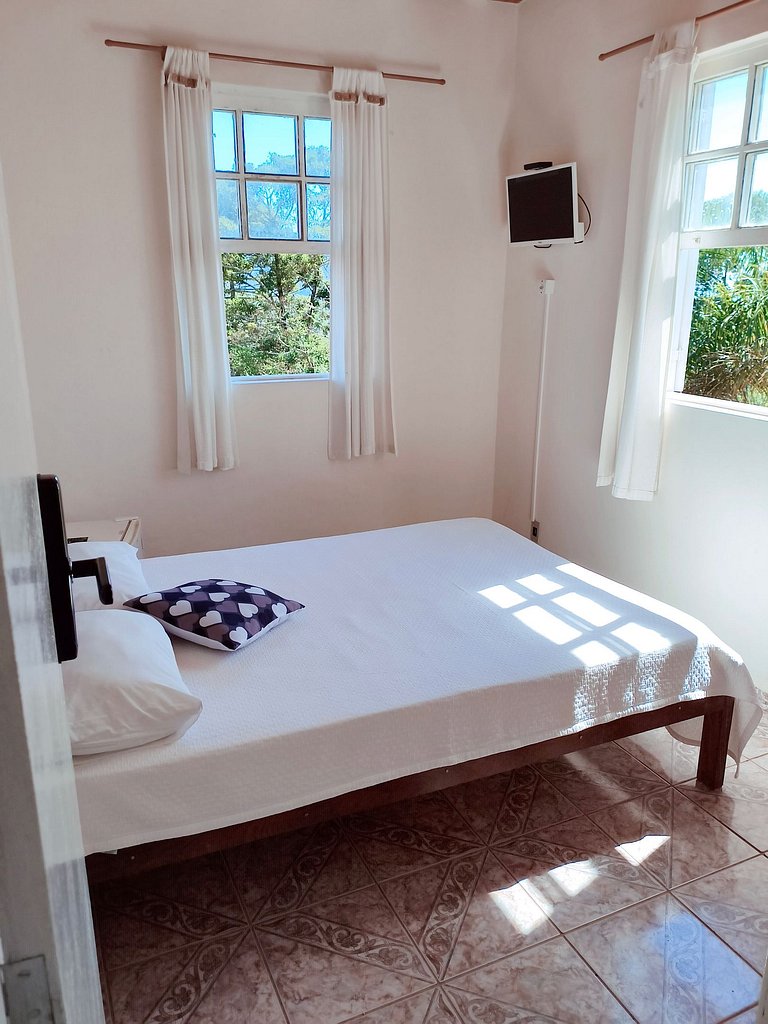 Suíte casal com vista pra Igreja - Lavras Novas MG