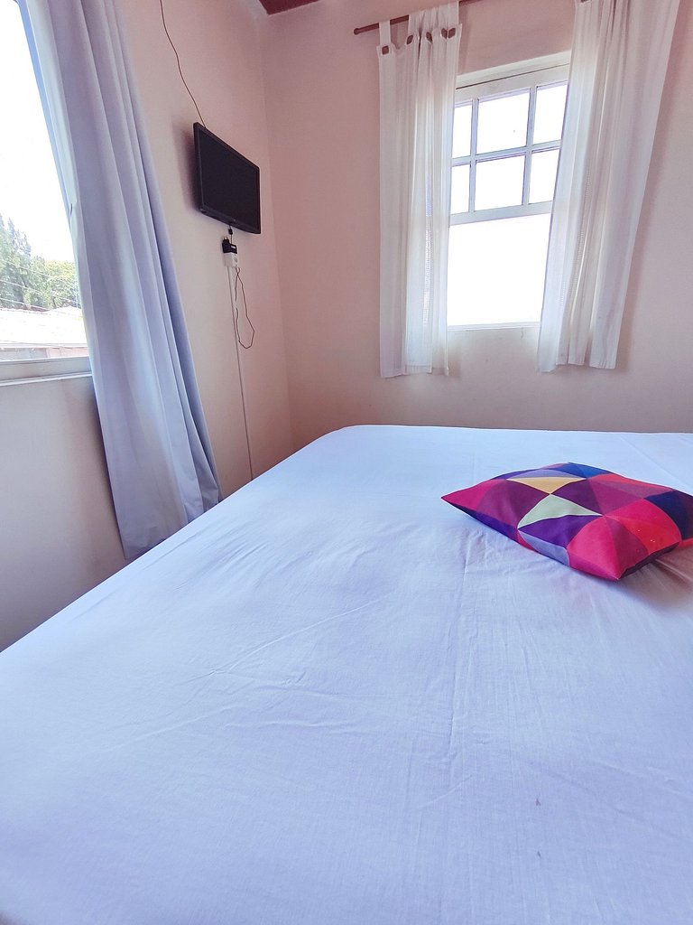 Suíte casal com cama King Size em Lavras Novas MG