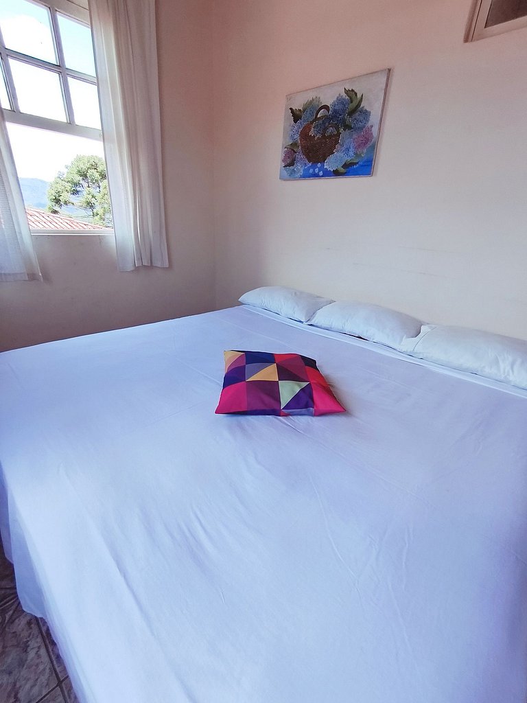 Suíte casal com cama King Size em Lavras Novas MG